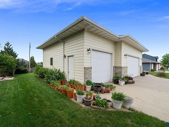 4th image of 7708 W Justice St