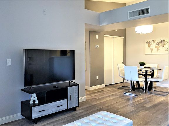2nd image of 950 Seven Hills Dr #225-1