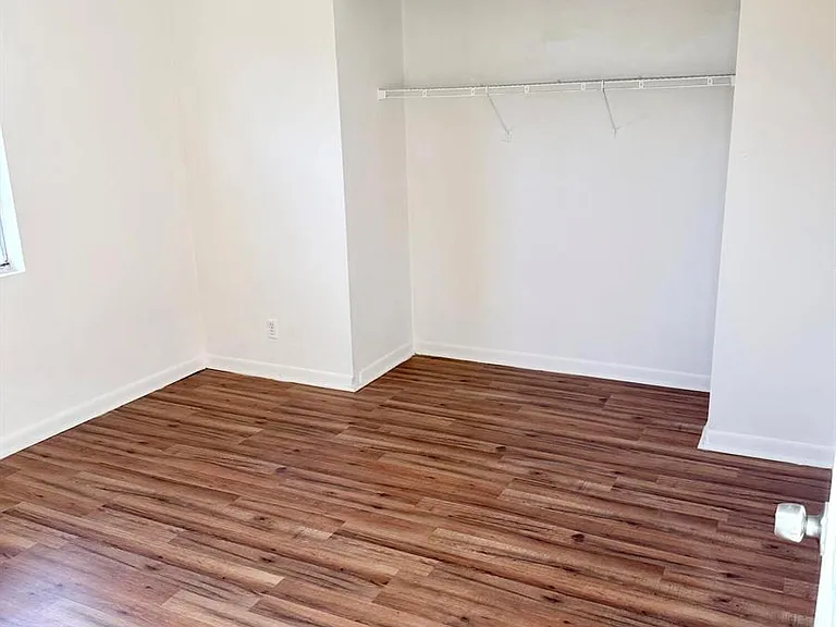 265 SW 11th Ave — Photo 7