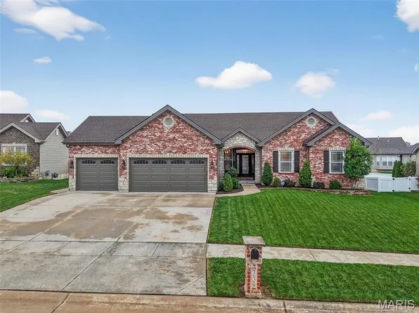 739 Chancellorsville Dr, Wentzville, MO 63385