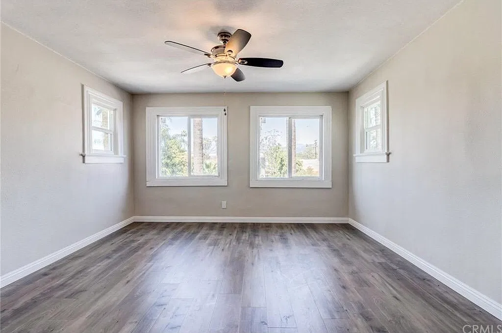 526 W Center St — Photo 2