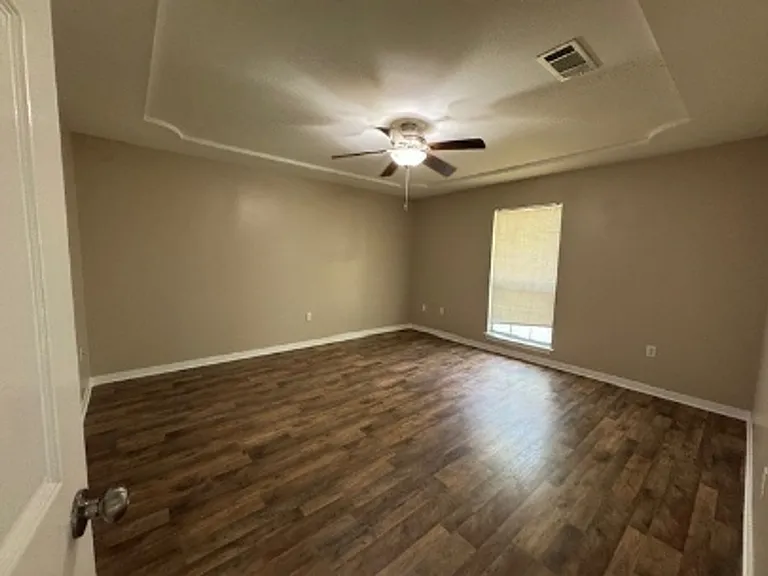 829 Eden Oaks Dr — Photo 8