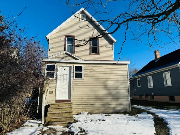 909 Augusta St, Sault Sainte Marie, MI 49783