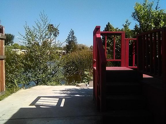4th image of 300 Nicholson Ln