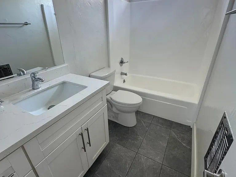 4322 Tujunga Ave. Studio City, CA. 91604 — Photo 4