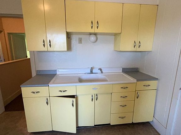 4th image of 1706 Lakeway Dr