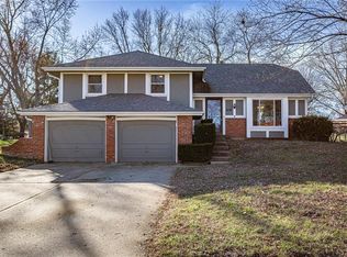 916 Dunwich Dr, Liberty, MO 64068