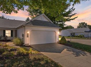 33877 Honeysuckle Ln, North Ridgeville, OH 44039