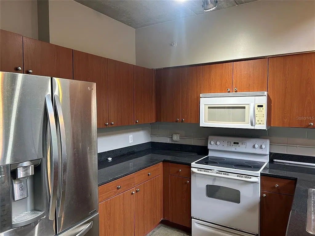 3 bed, 3.5 bath, 1400 sqft, $1,400 — Photo 4
