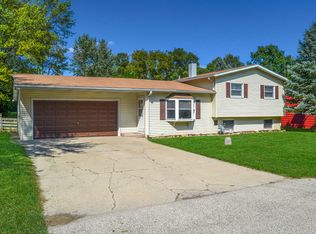 2720 Myang Ave, McHenry, IL 60050