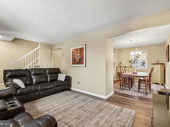 4th image of 1117 Floribunda Ln