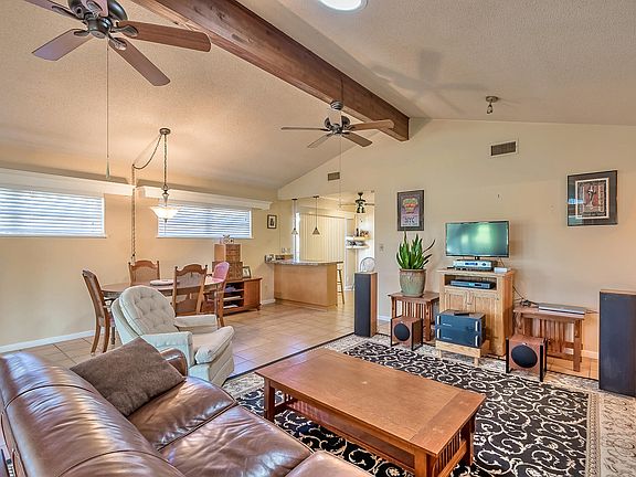 4th image of 57 Fairway Cir