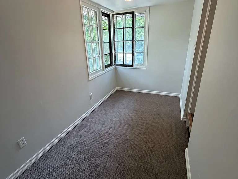 349 Eagle St — Photo 17