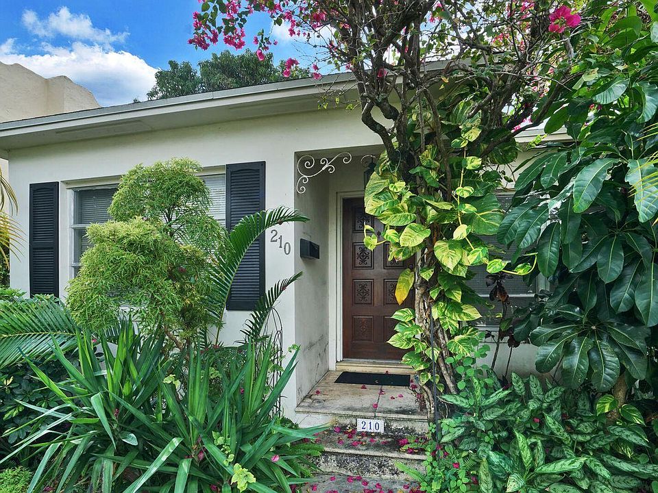 2nd image of 210 Edgewood Dr