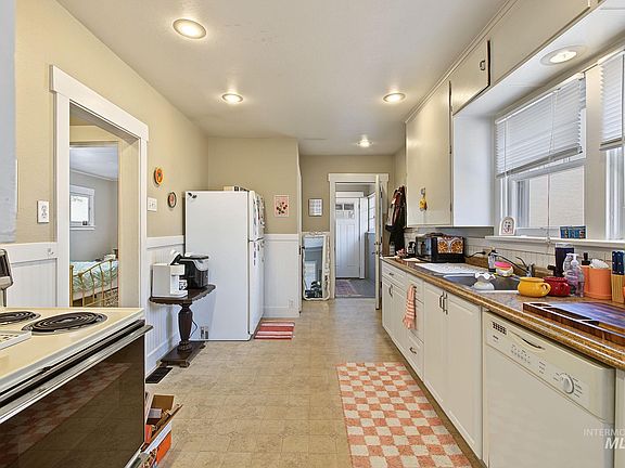 5th image of 1028 8th St