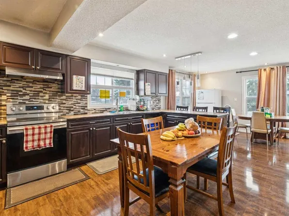 929 S 38th St SE, Calgary, AB T2A 1G1