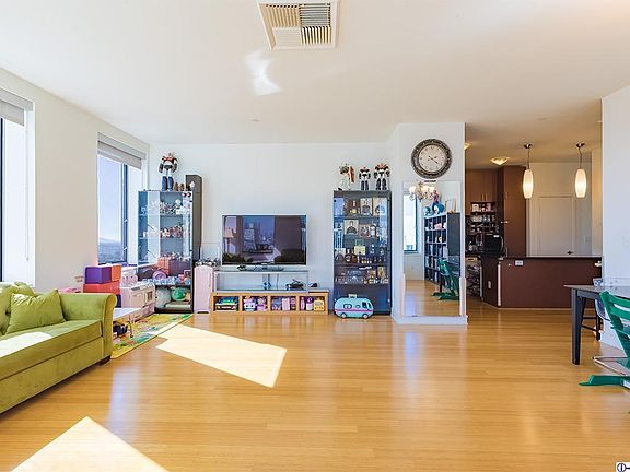 3rd image of 3810 Wilshire Blvd APT 1207