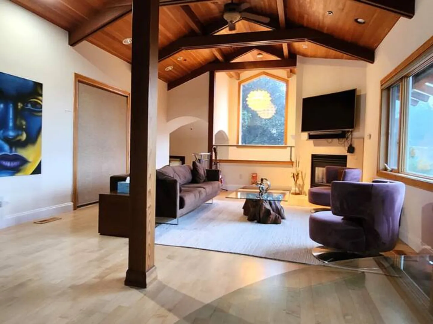 Chic & Exclusive Home In Private Tranquil Setting — Photo 2