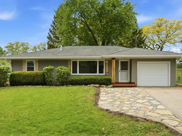 1821 Glendale Ct, Dubuque, IA 52001