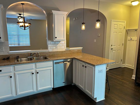 3rd image of 10 Rowse Dr