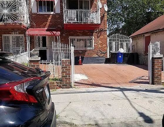 5th image of 416 Bolton Ave