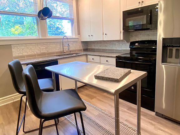 eat-in kitchen, hanging pot rack