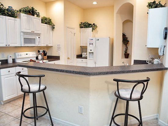 TH5P712TH-kitchen-and-breakfast-bar