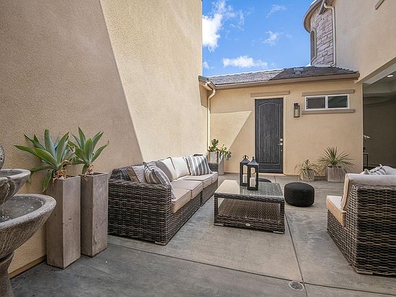 Private Courtyard with fountain, outdoor seating and ambience. In the distance a view of the Casita entrance.