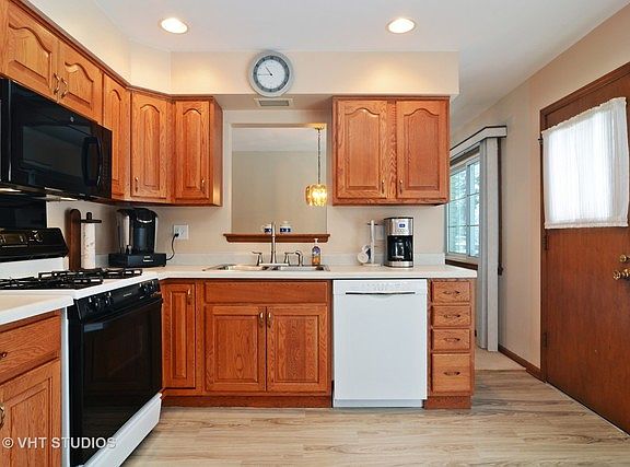 5th image of 907 N Marsha Dr