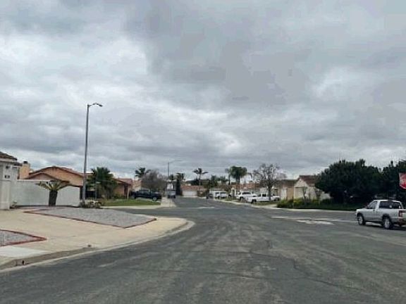 Exterior Neighborhood (street photo)