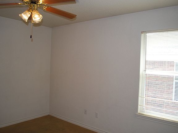 2nd image of 913 Maplewood St Unit A