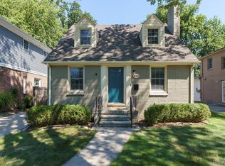 1642 Hampton Rd, Grosse Pointe Woods, MI 48236