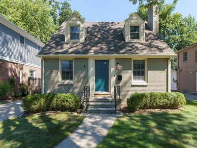1642 Hampton Rd, Grosse Pointe Woods, MI, 48236