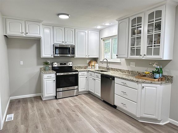 3rd image of 4030 Tracy Ln