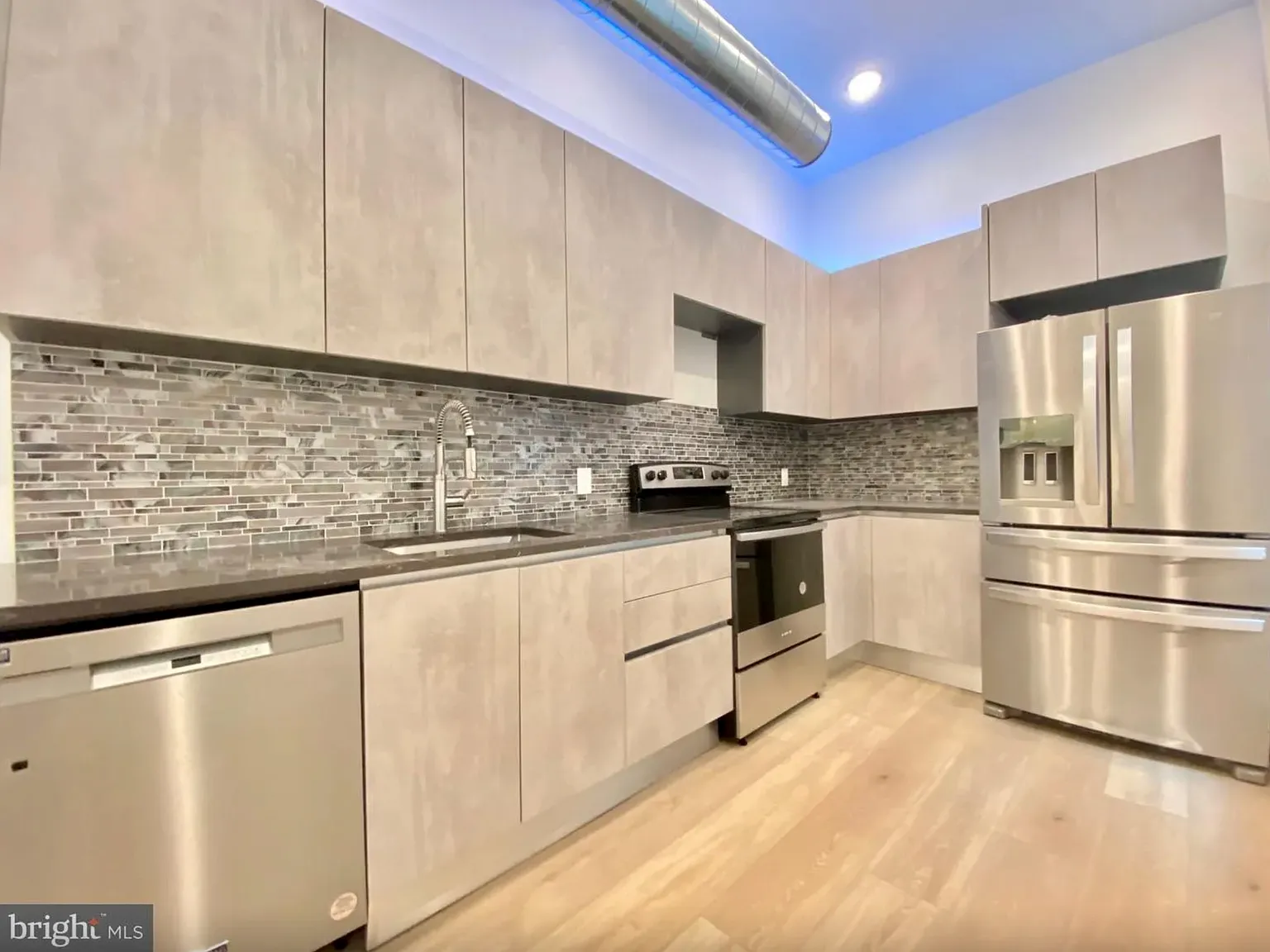 2 bed, 1125 sqft, $4,150 — Photo 2