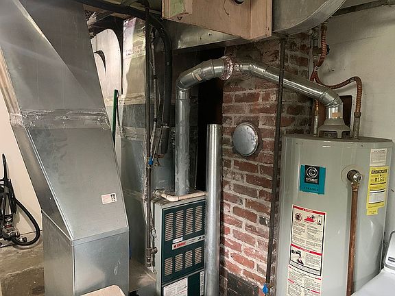 Natural gas
Air conditioner