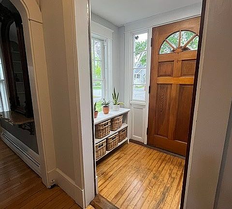 3rd image of 276 West Broadway
