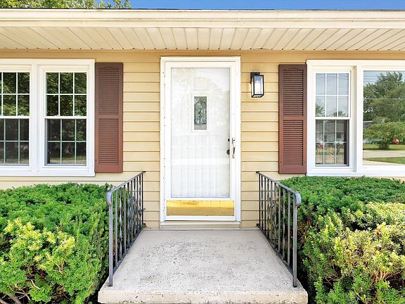 3rd image of 1244 Hillcrest Dr