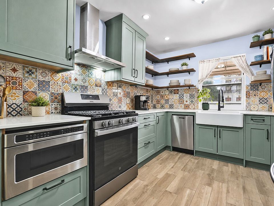 1st image of 696 Cauldwell Ave #1