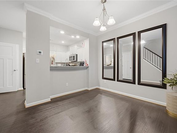 4th image of 609 Kathy Ann Way W