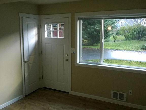 4th image of 270 NE Creek Way
