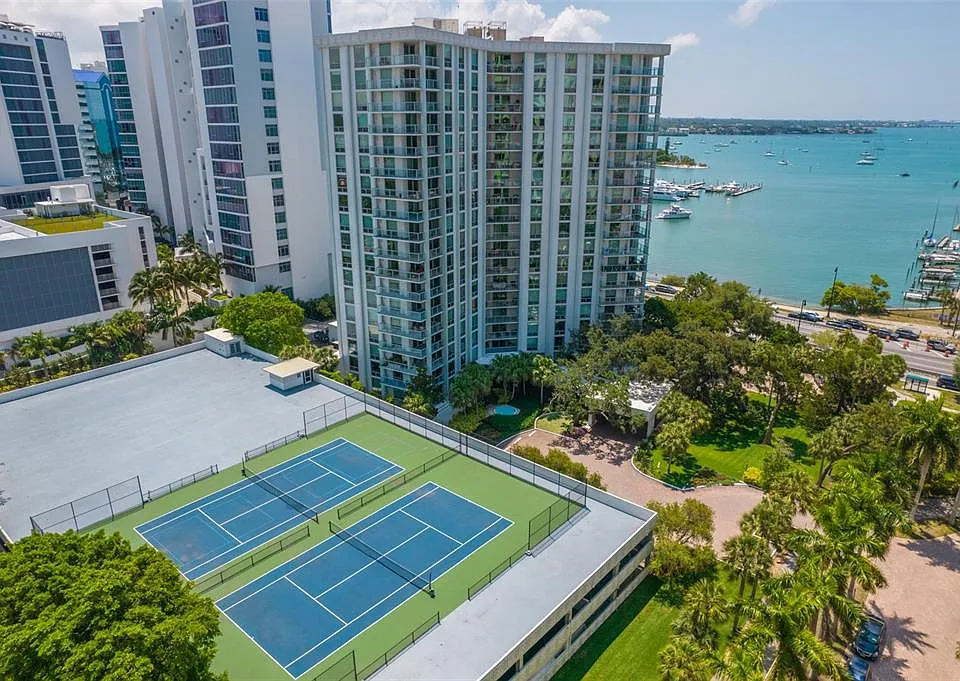 1111 N Gulfstream Ave #4E