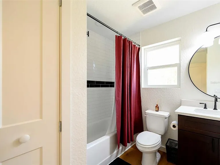 2324 1/2 Burlington Ave N #N — Photo 9