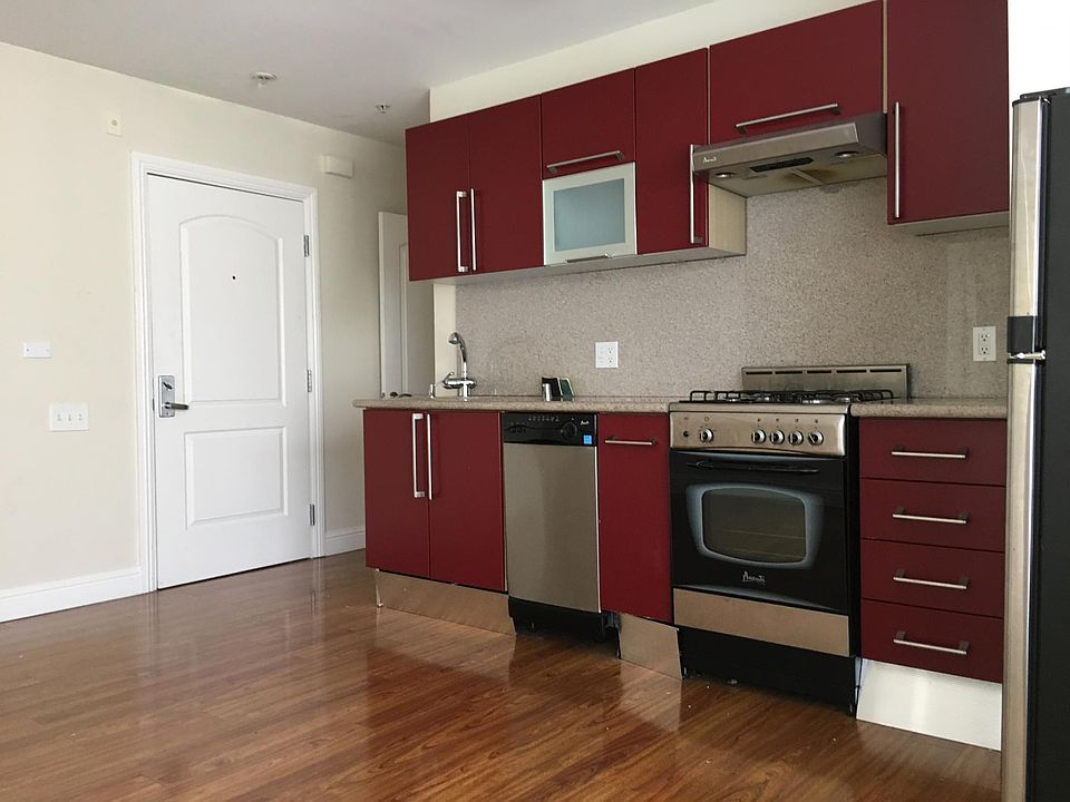1st image of 168 Hyde St #207