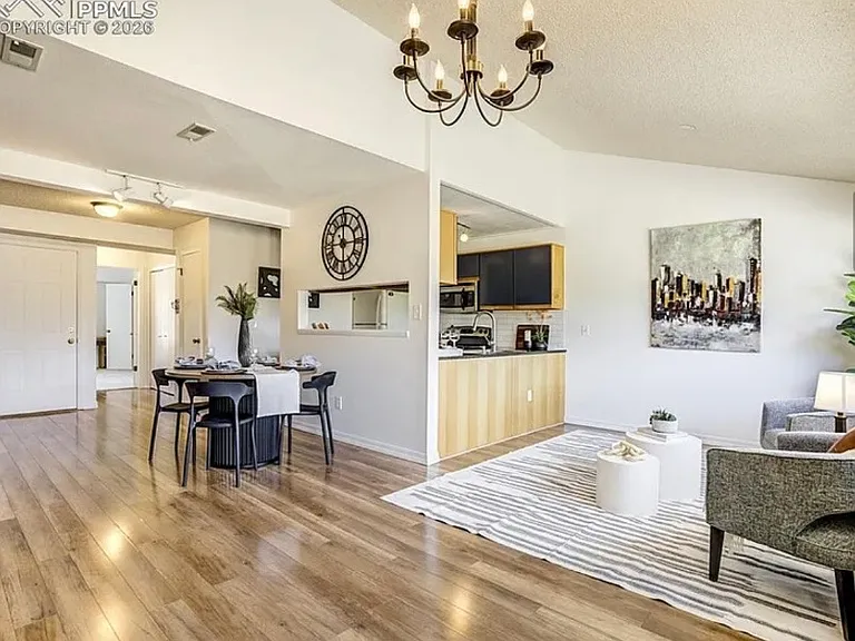 518 Observatory Dr — Photo 5