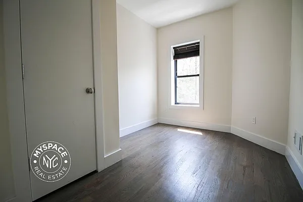 Bedroom, photo 2