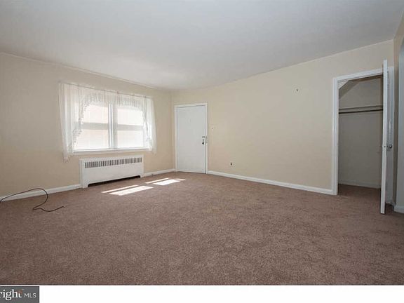 4th image of 2401 Cedar Ln