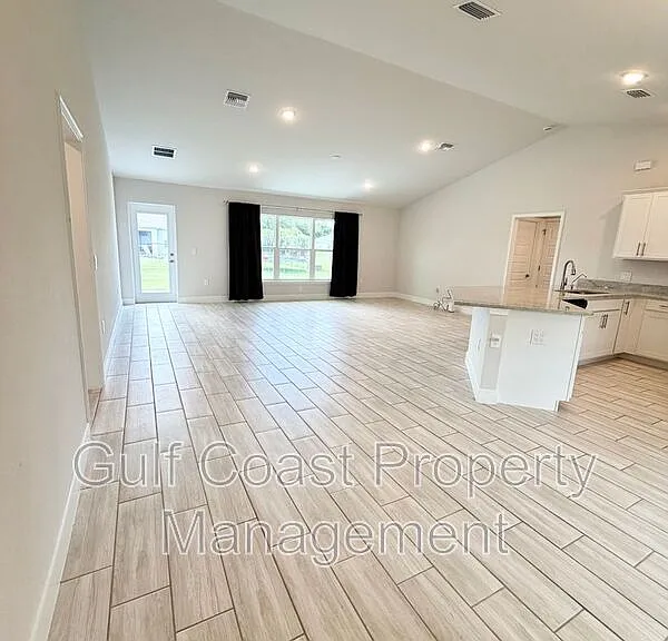 4865 Manila Ave — Photo 2