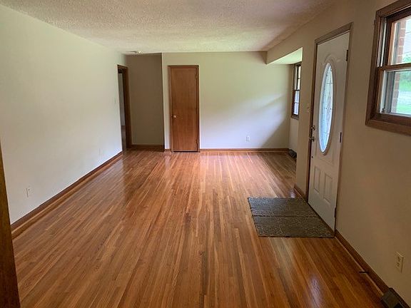 2nd image of 298 Arden Cir