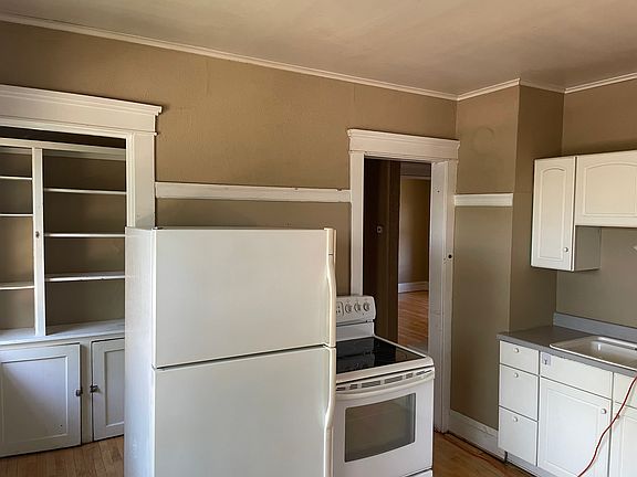 4th image of 3204 N Oakland Ave